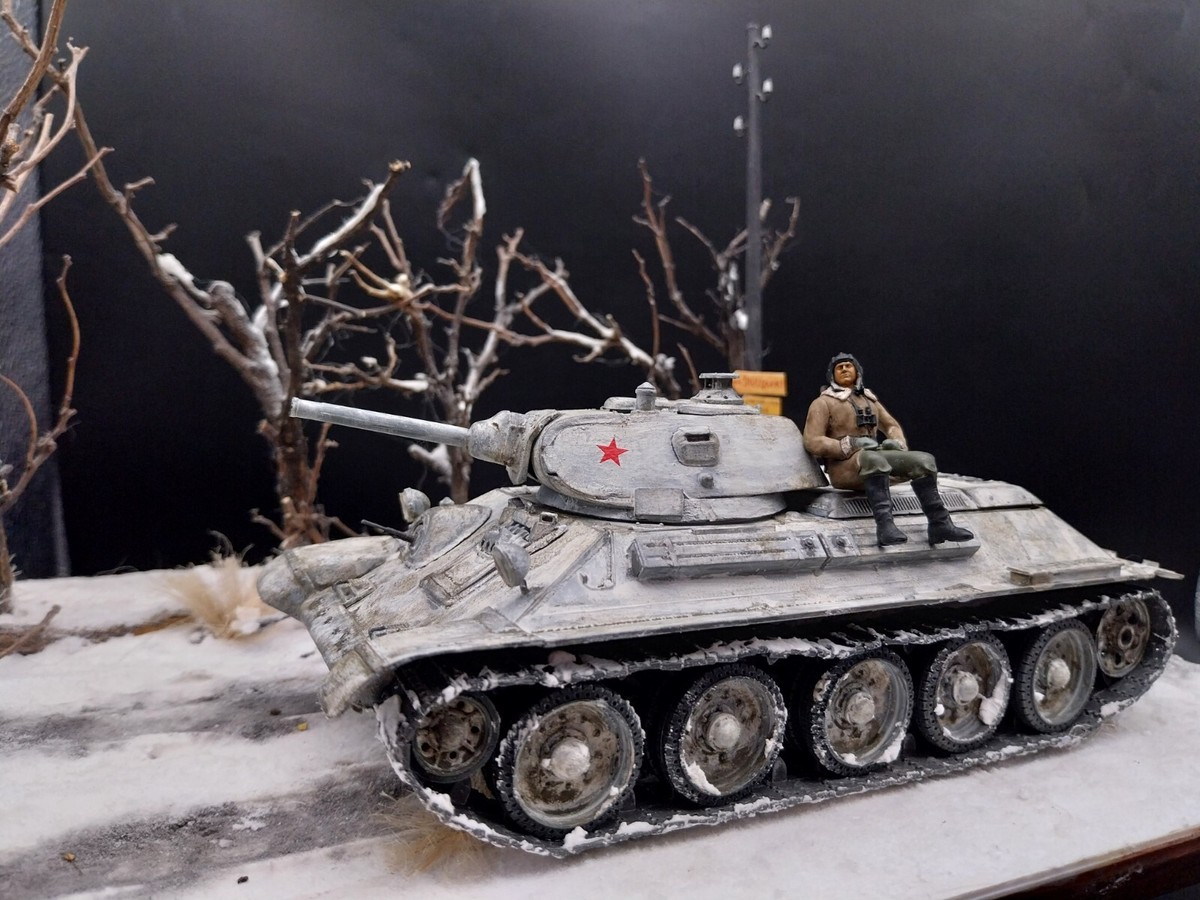 MSD 3528 T-34 Medium Tank 112th Factory 1942 1:35 Built & Painted