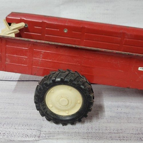 Vintage ertl 1/16 IH manure spreader parts/repair - Picture 6 of 11