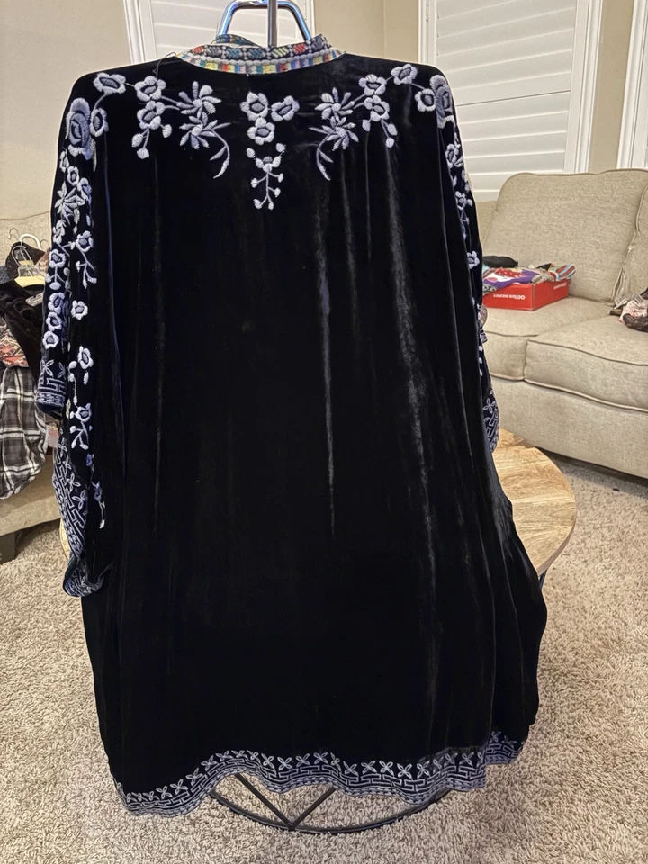 Kimono de terciopelo negro bordado Johnny Was, X-grande Foto 4 de 4