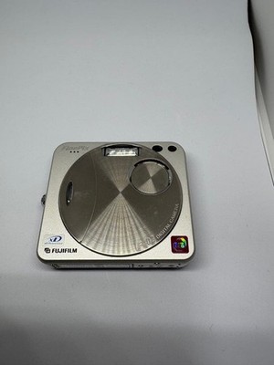 FUJIFILM FinePix F402 Compact Digital Camera Silver w/ Box Manual