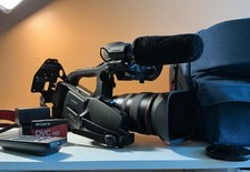 Canon XLH1 Professional HDV Camcorder  Tape  Extras  Bag