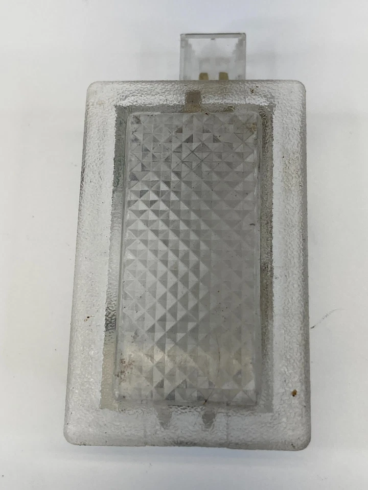 Chrysler 300 2005-2021 puerta delantera izquierda conductor luz cortesía lámpara 04608528AC OEM Foto 3 de 4