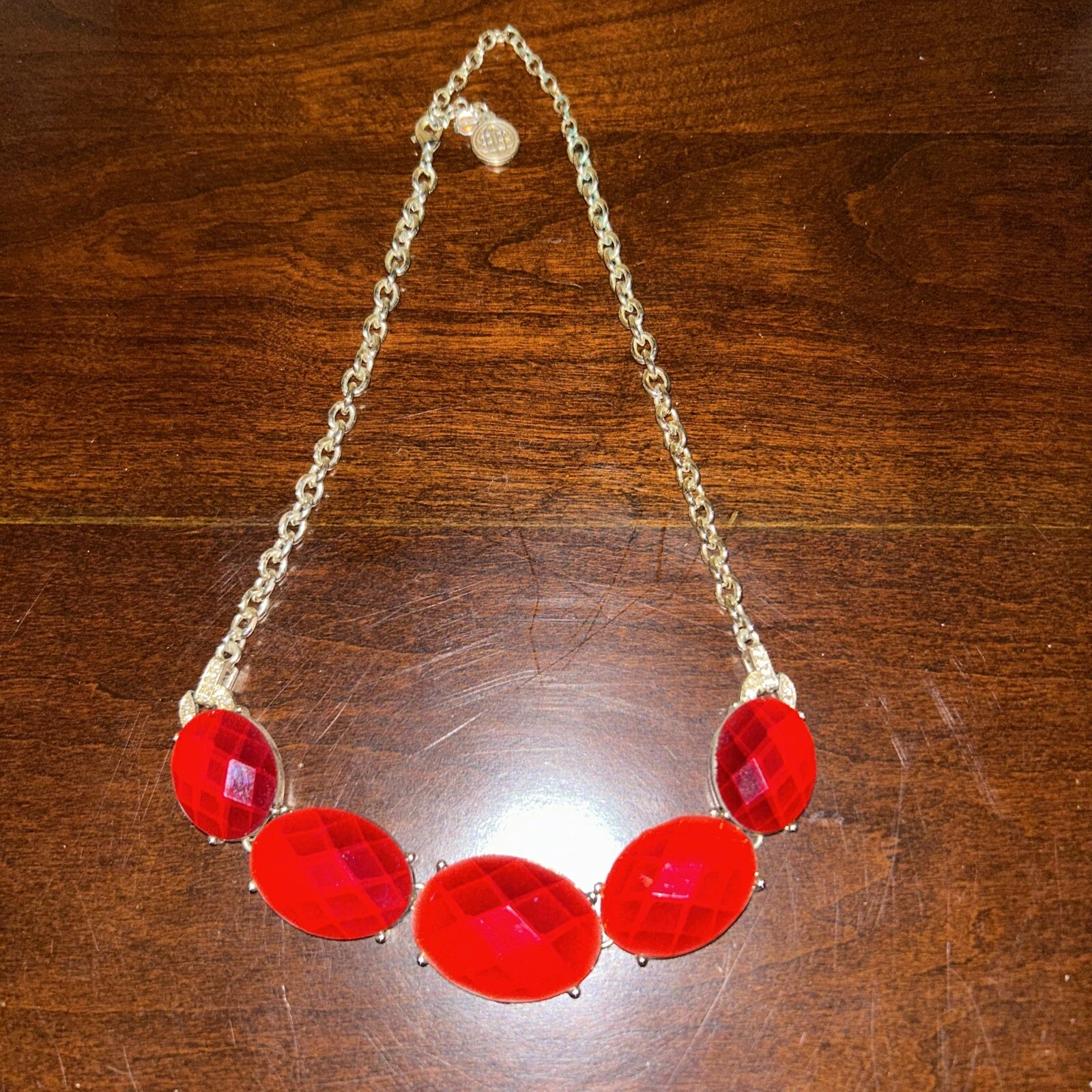 VETEMENTS Collana Dana Buchman G Tone Statement Colore Rosso Sfacciato