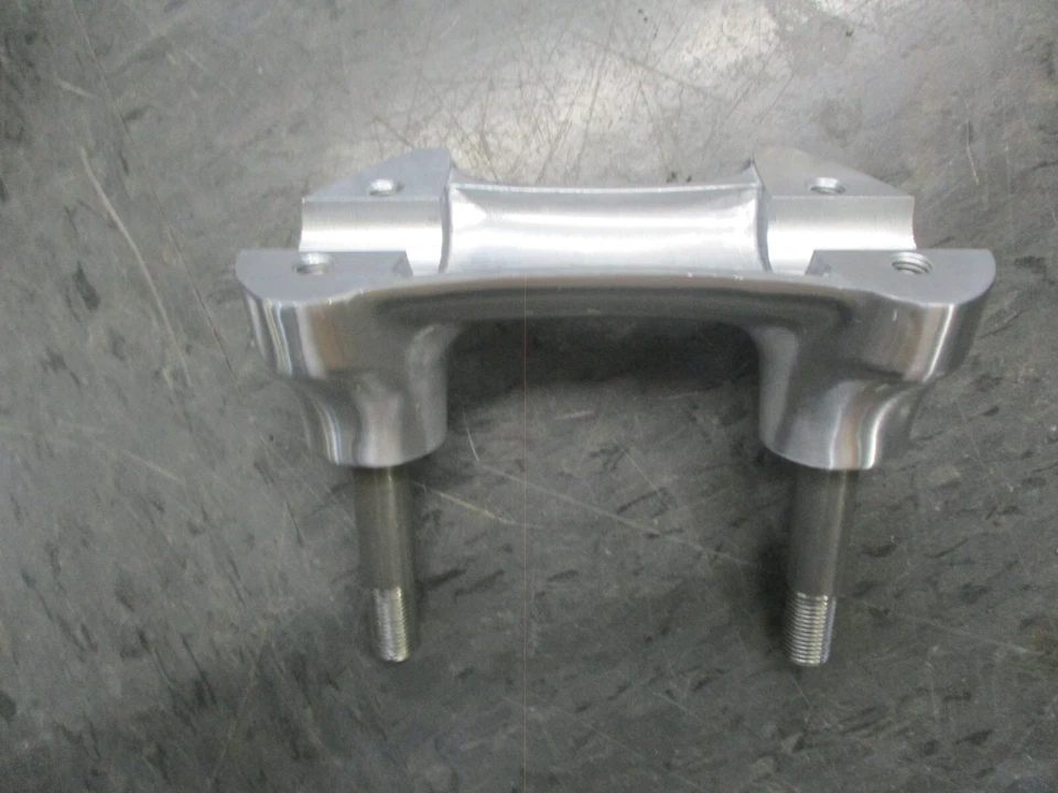 NUEVO 04-10 YAMAHA ROAD STAR 5VN-23442-00 VN1700 SOPORTE ABRAZADERA MANILLAR INFERIOR Foto 3 de 3