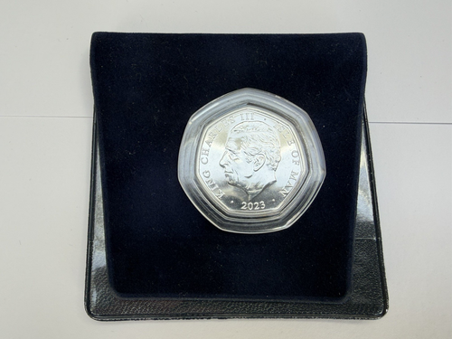 Duel Ile de Man 2023 Dieu sauve le roi plaqué 50p. Roi Charles lll - Photo 2/2