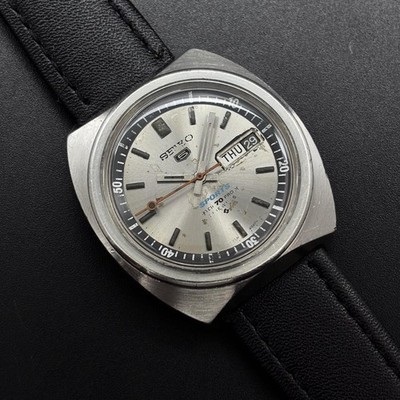 Vintage Seiko 5 Sports Automatic Diver's 70 M Japan Made Men's Watch 6119-6023