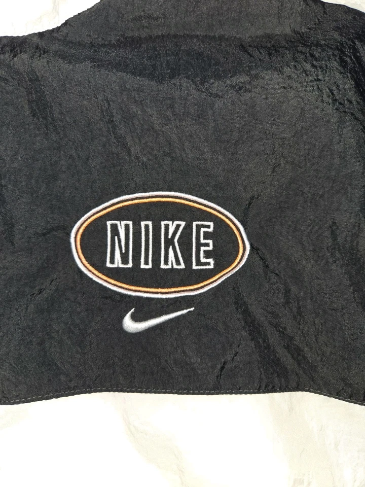 Nike Sportswear Chaqueta Ligera Cremallera Completa Mujer Pequeña Negra Blanca Foto 4 de 4