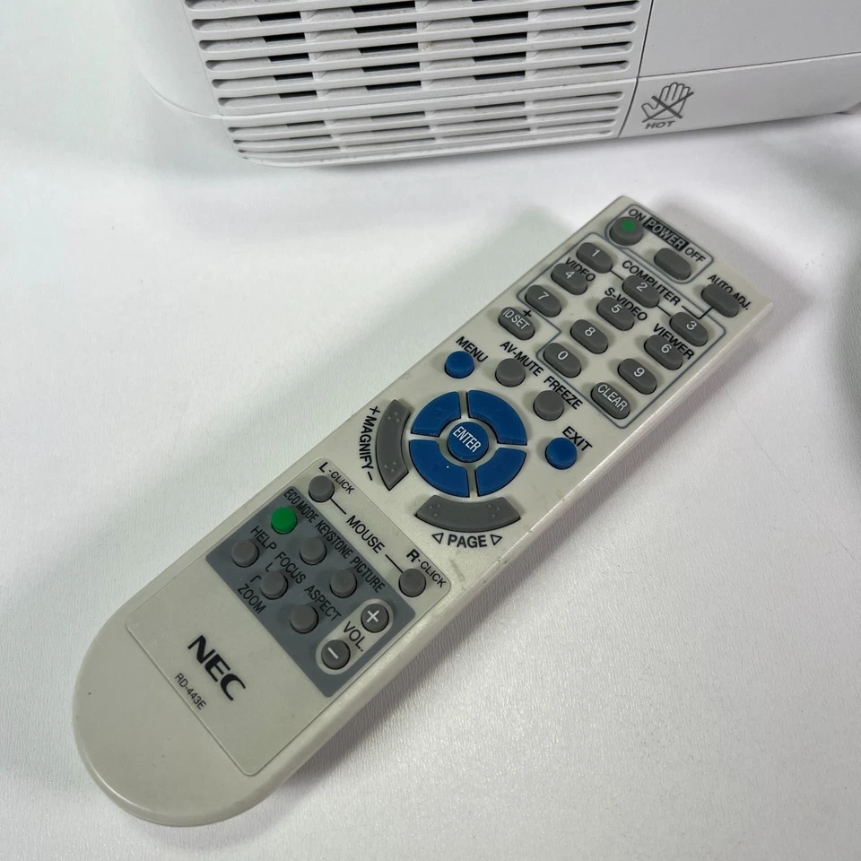 NEC NP115 DLP 1080i 8-bit Color 800x600 Resolution 2500 Lumens Video Projector - Image 3 of 4