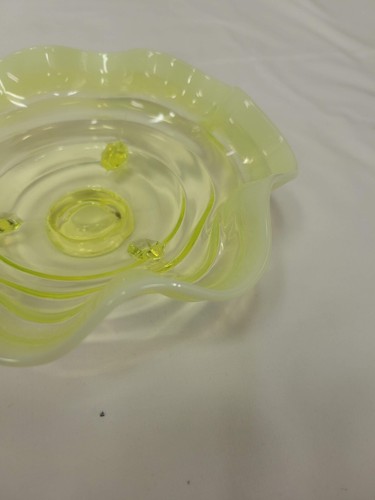 1920'S VASELINE GLASS FENTON CANARY TOPAZ OPALESCENT 3 FOOTED Ruffled Bowl Dish - Picture 9 of 12