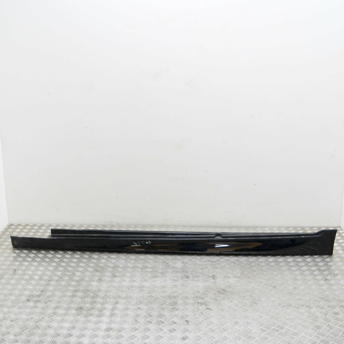 Fender？ BMW 5 F10 535 d Left Side Plastic Sideskirt Cover 7903887