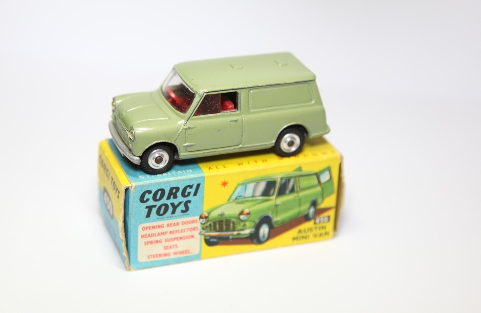 Corgi 450, Mini Van - Free Price Guide & Review