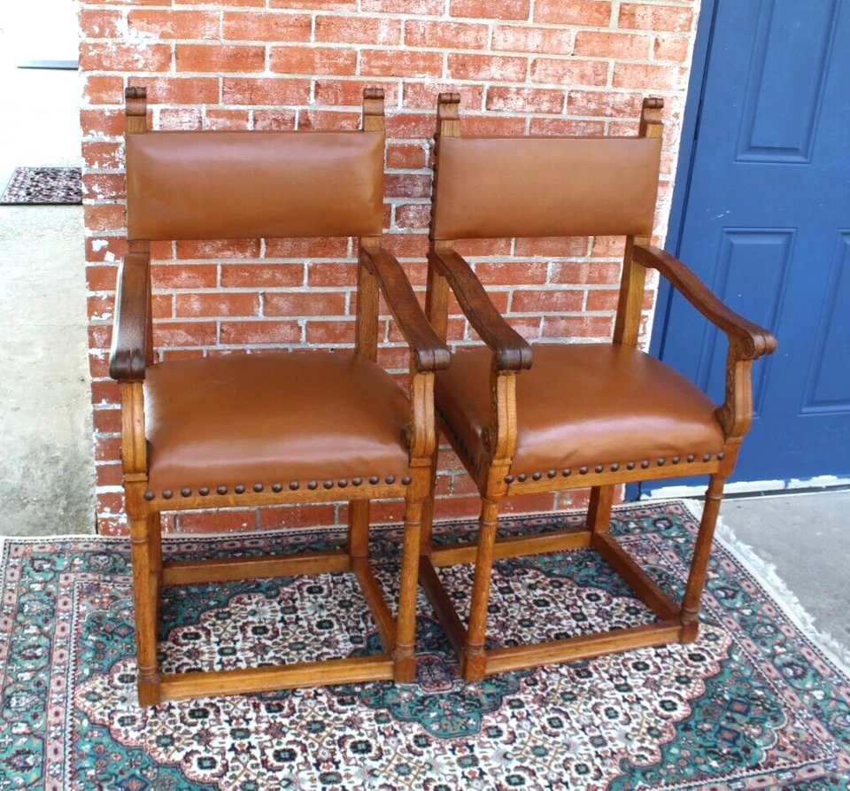 Par de sillas tapizadas de cuero antiguas francesas de roble Enrique II Foto 4 de 4