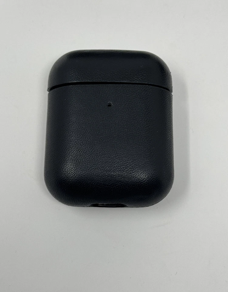 Custodia Cover in pelle per AirPods Gen 1 e Gen 2 (Nera) - Native Union - Immagine 2 di 4