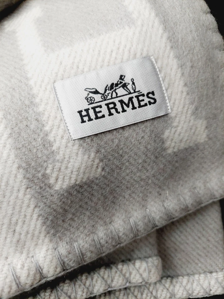 MANTA HERMES AVALON Lana Cachemira, Gris Clásico en Crudo / Gris Clair Foto 4 de 4