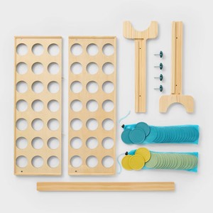 Giant Connect 4 - Embark