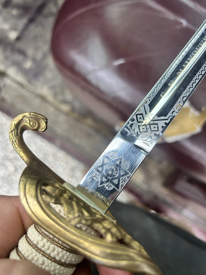 Vintage US Navy Officer's Dress Sword Germany  Vanguard Germany Blade - Image 4 of 4