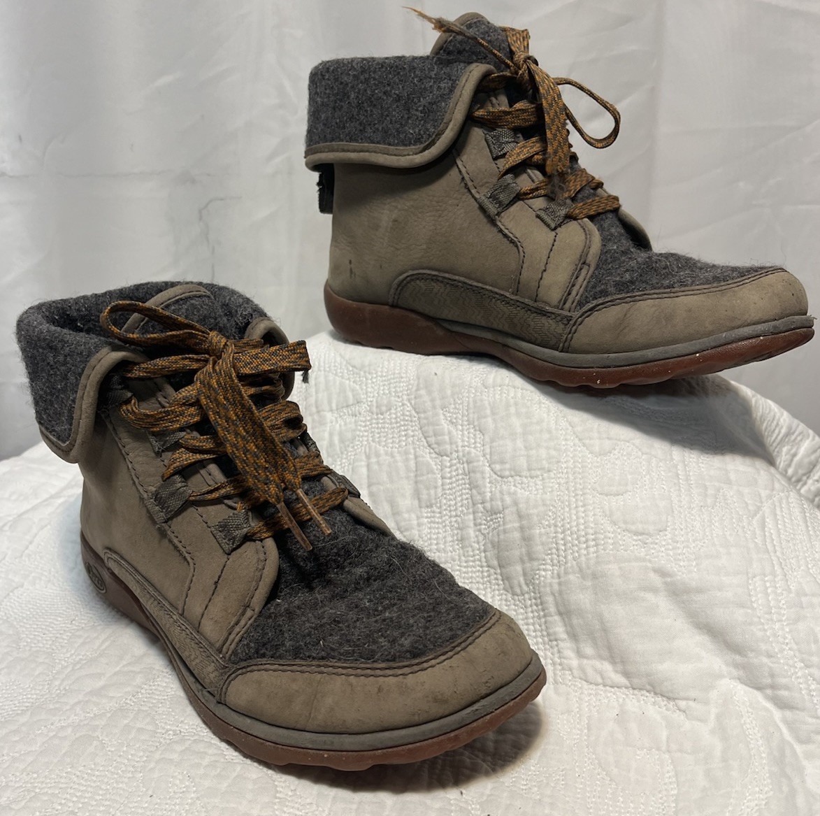 Chaco Womens Size 7 M Gray High Top Hiking Boots for Outdoor Adventures-image