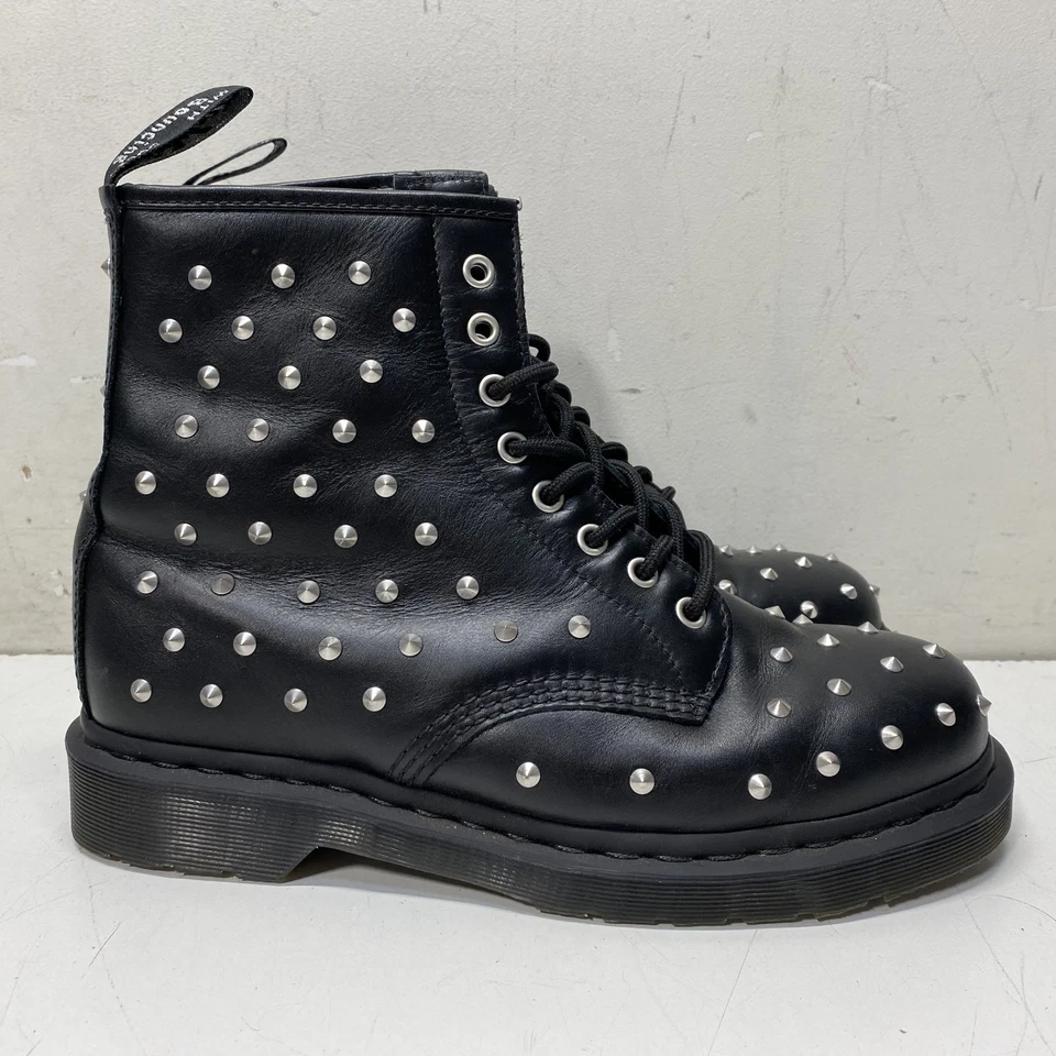 Bota de combate Dr. Martens negra con tachuelas para mujer talla 10 Foto 3 de 4