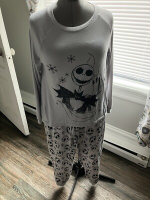 disney nightmare before christmas Pajamas SZ med 8-10 soft grey top & bottom