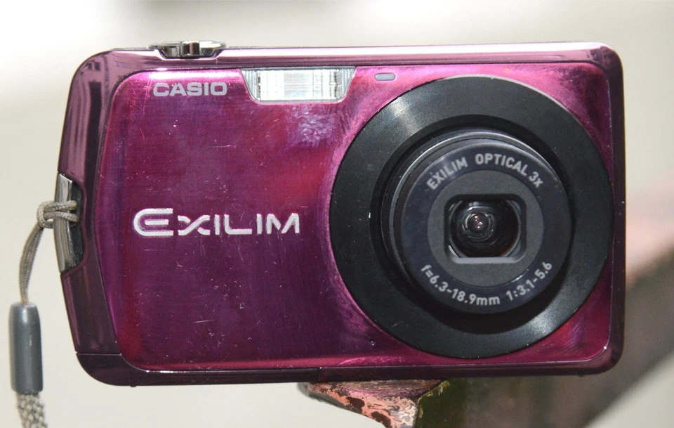 CASIO EXILIM EX-Z330 Digitalkamera 12,1 MP 3x Zoom  Digicam Bridge purple