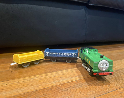 Fisher-Price Thomas & Friends TrackMaster Duck with powerline repair cars