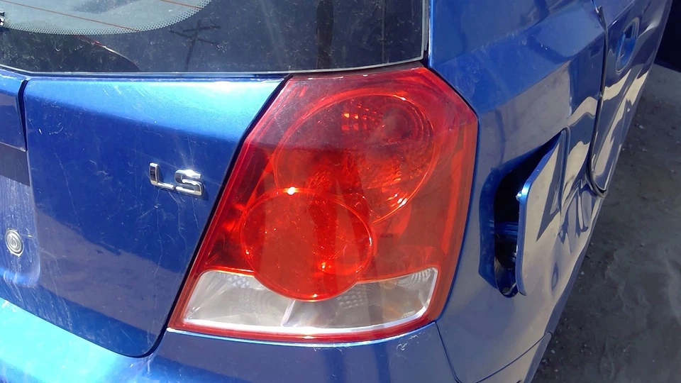 Luz trasera derecha Chevy Aveo 2004-2008 pasajero lámpara de freno OEM 96494902 Foto 4 de 4