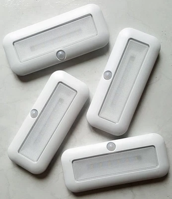 LOT DE 4 LUMINAIRES LED À CAPTEUR DE MOUVEMENT - Photo 1/2