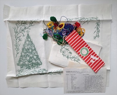 Vintage Stamped Linen for Embroidery Christmas Eve Place Mat SET Pattern Thread