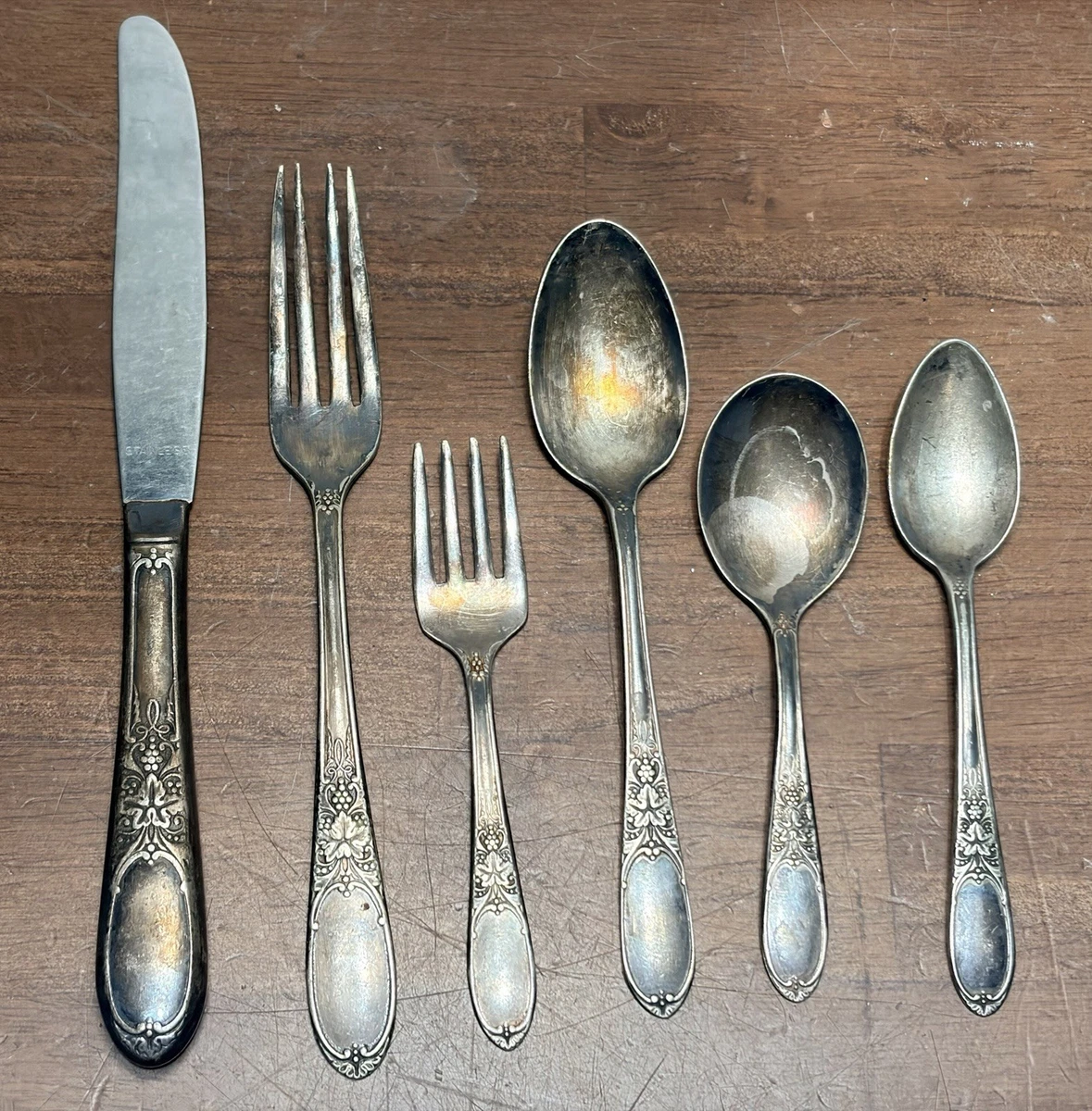 Wm. Rogers & Son Antique US Silver-Plated Plates & Chargers for