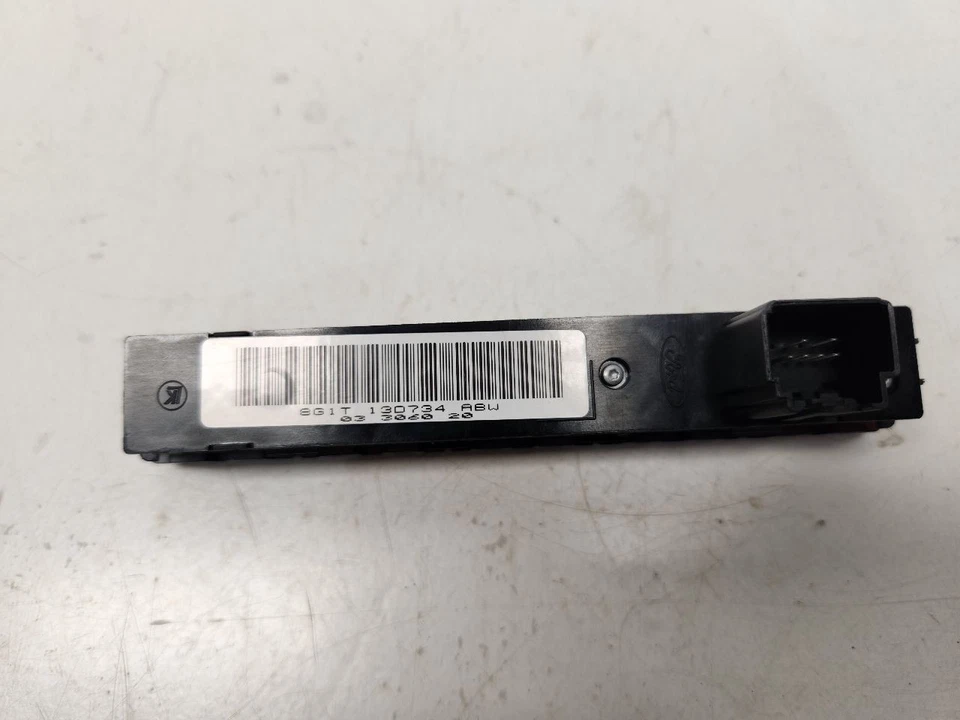 2008 Ford Taurus X Dash Switch - Dash Switch - Hazards / Trac Control  - Image 3 of 4