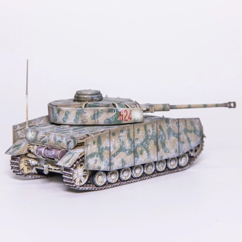 Dragon WWII German Pz.Kpfw.IV Ausf.H w/Schurzen Ukraine 1943 1/72 Special Ver. - Image 4 of 4