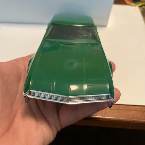 1967 Oldsmobile Toronado Plastic Promo Friction Model By Johan 1/25 Scale Green - Picture 4 of 16