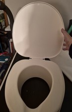 Toilettensitzerhöhung mit Deckel weiße