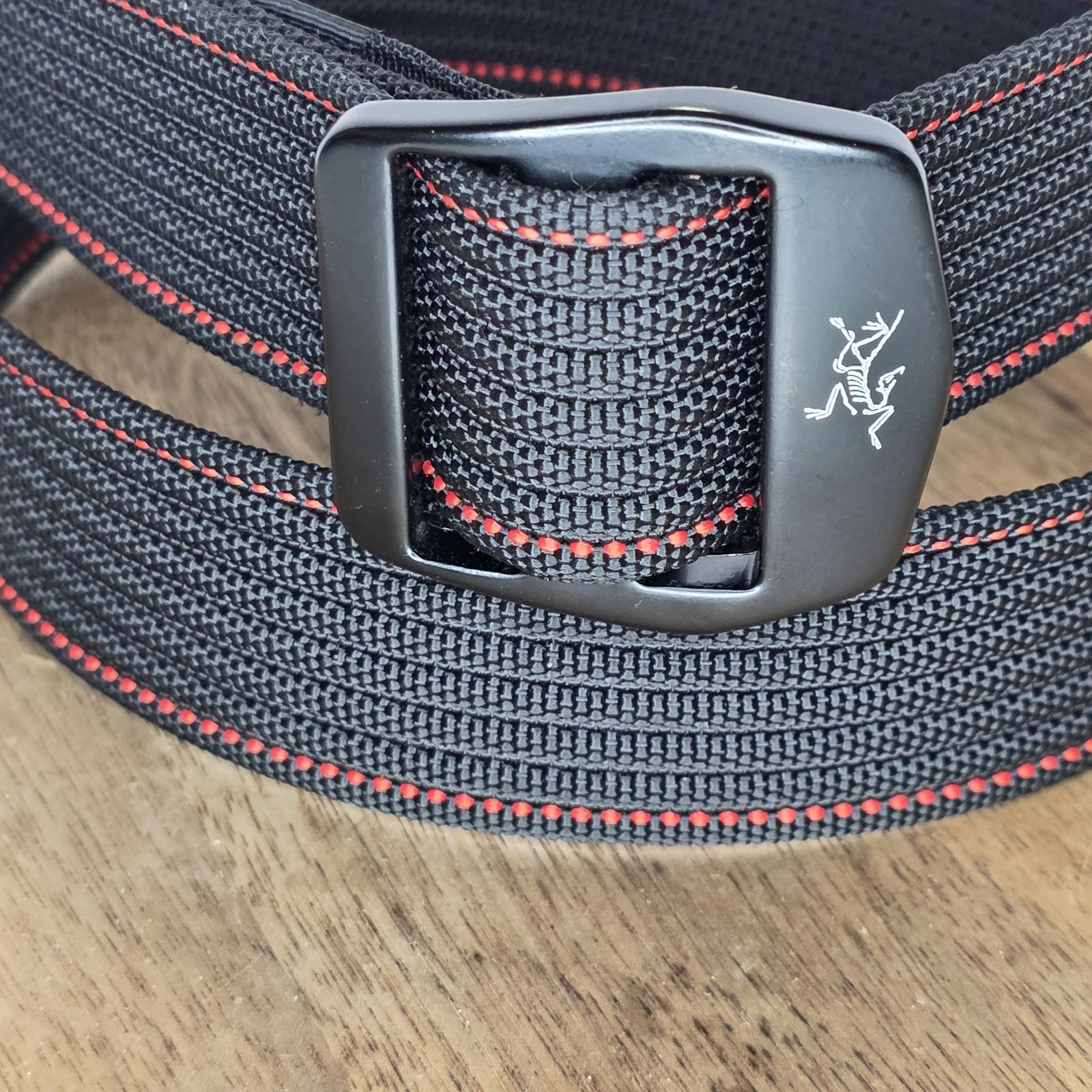 NWOT Arc'teryx Conveyor Belt 38mm black webbing red stitch Medium Gorpcore  thumbnail 2