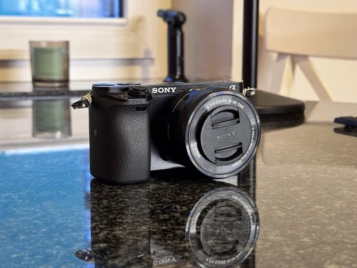 Sony Alpha A6000 24.3 MP Schwarz Kamera mit 16-50mm Objektiv + Extras & OVP