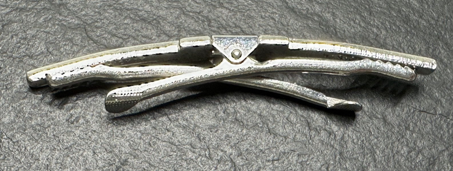 TWO VINTAGE HICKOK USA COLLAR BAR CLIPS : GOLD TONE & SILVER TONE M221