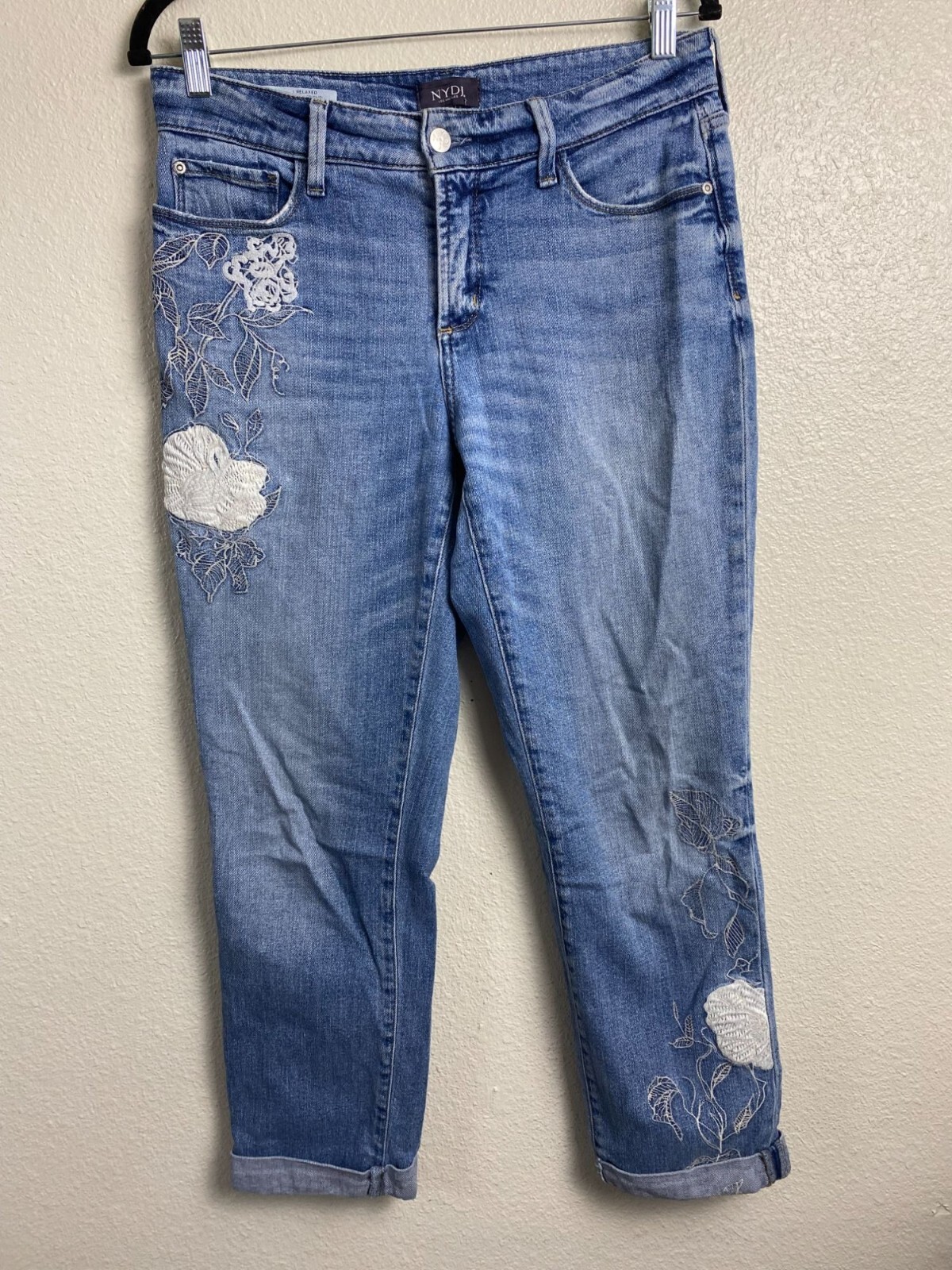 Women Size 4 Floral Embroidered