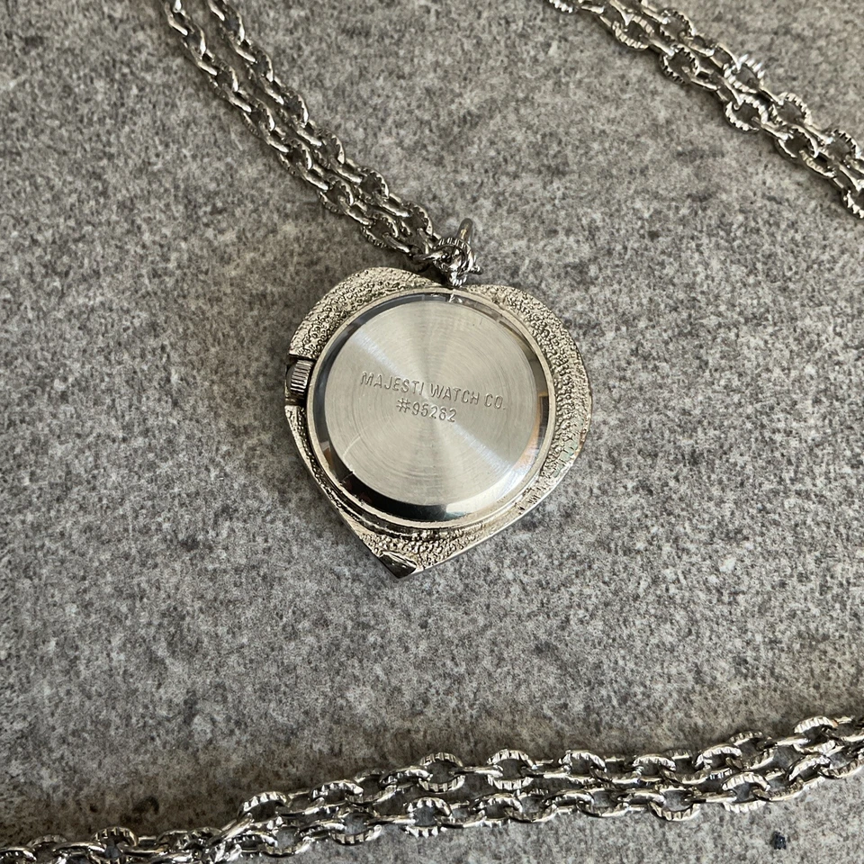 Reloj colgante vintage Majestron en forma de corazón con detalles de cristal caja de 28 mm B-P Foto 4 de 4