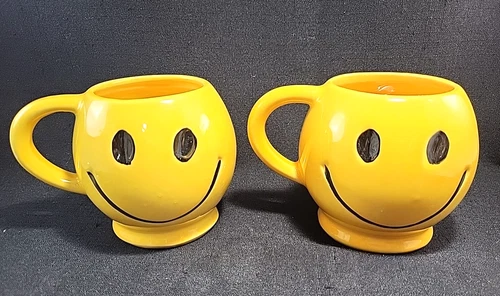 Set Of 2 Vintage McCoy Pottery USA Yellow Smiley Face Mugs Made In USA 1970s