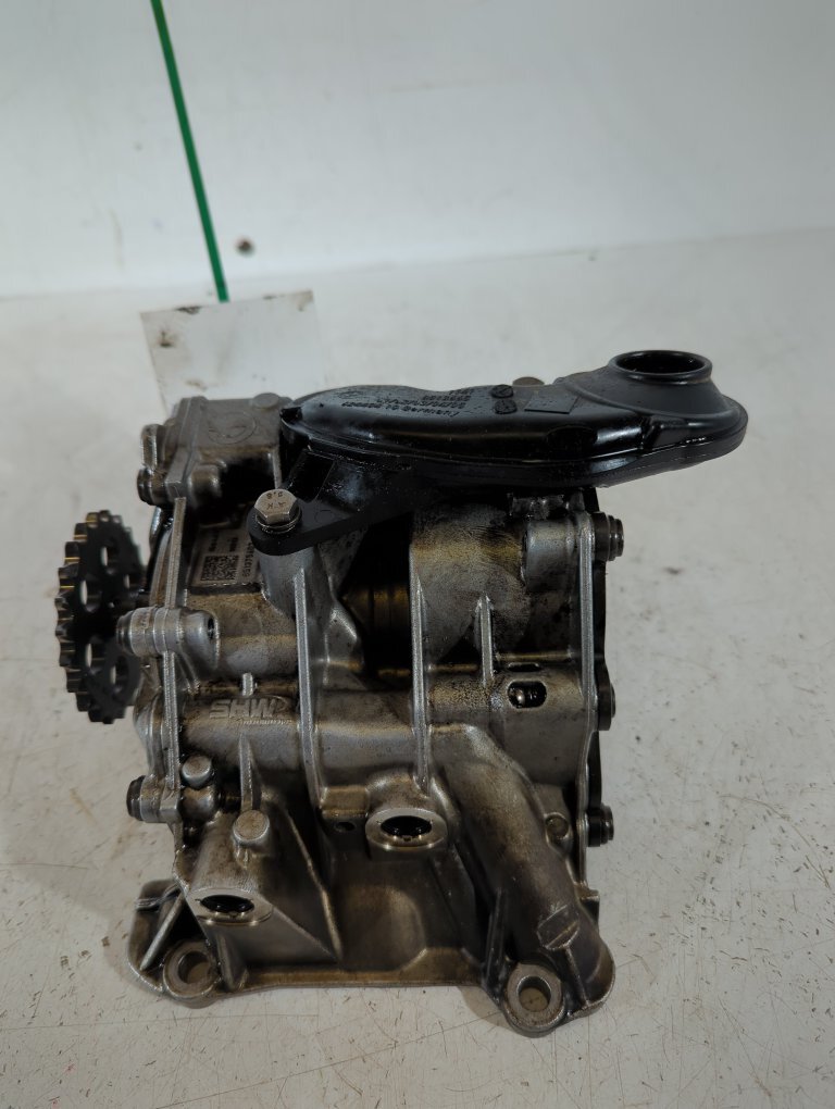 2016 BMW 114d 1.5 D Diesel Oil Pump Assembly 8513756 B37 for sale 