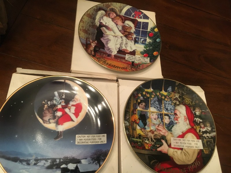 Christmas Plates 22k Gold Trim-lot of 3 in the box JAPAN Avon 1996/1997/1998