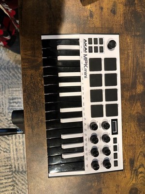 Akai Professional MPK Mini MK3 25-Key / 8-Knob MIDI Keyboard