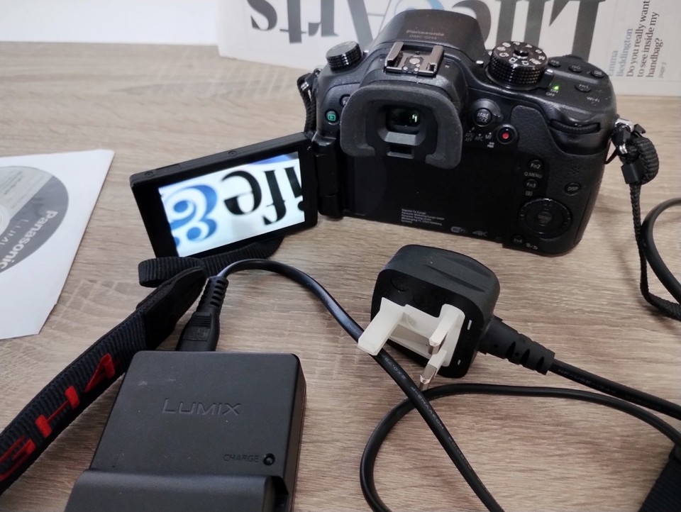 Lumix gh4h etat neuf / 4 batteries / 2 chargeurs / acces