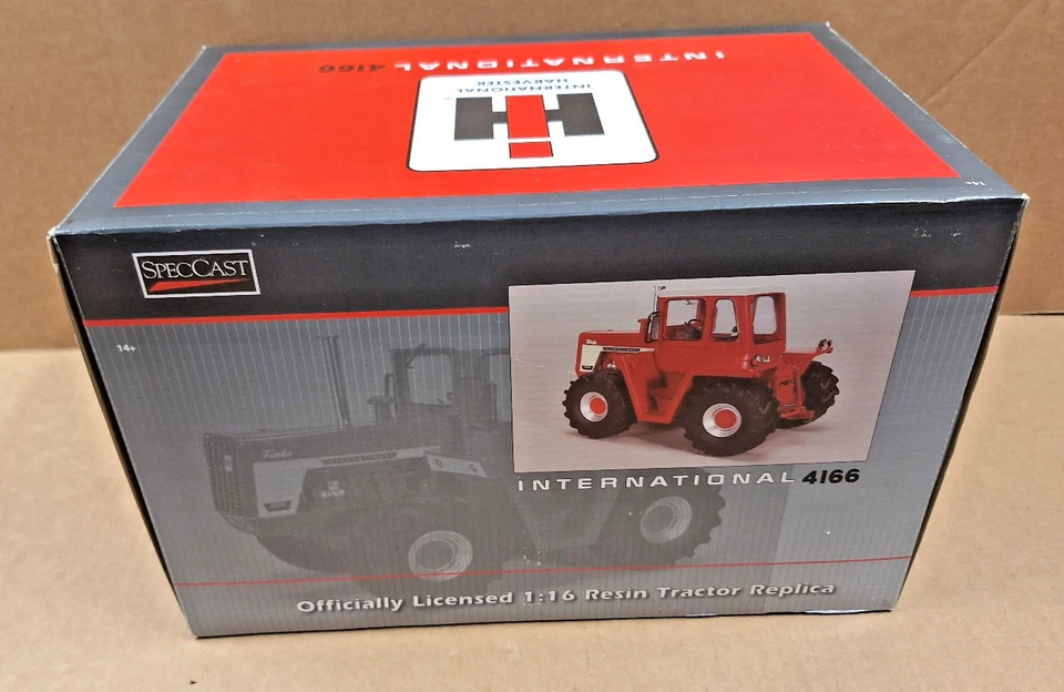SpecCast International Harvester IH 4166 4x4 Tractor w/ Cab 1/16 Scale Resin - Image 3 of 4