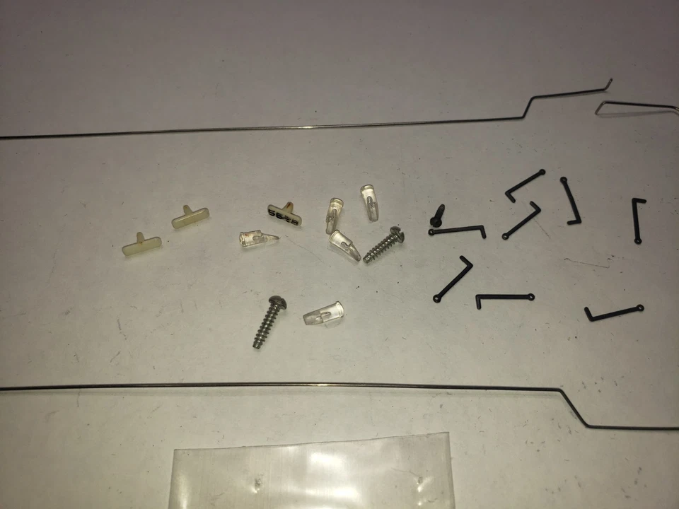 INCOMPLETE TYCO MANTUA GP20 DIESEL ENGINE HANDRAIL SET LENSES STANCHIONS SCREWS - Image 3 of 4