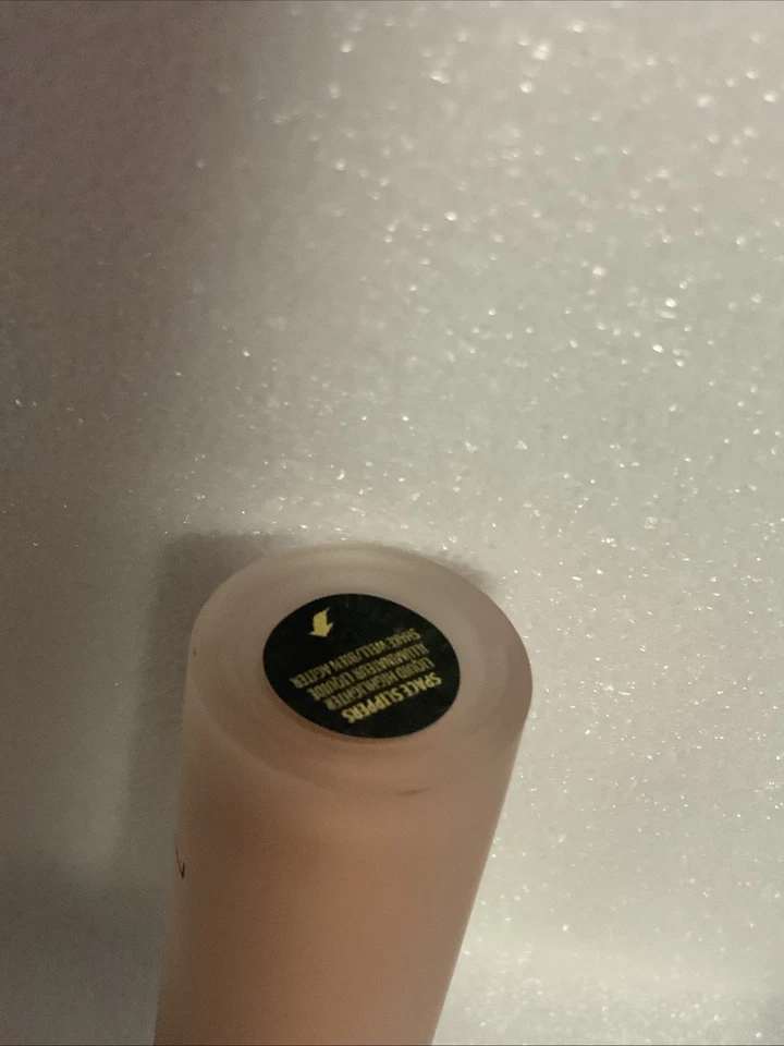 Mac cosmetics Skinfinish Lightstruck Liquid Highlighter | Space Slippers - Image 4 of 4
