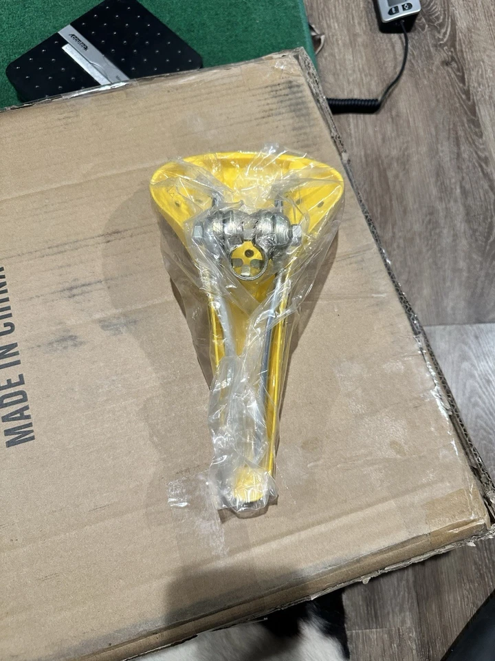 NOS Viscount Old School 80’s Mongoose BMX Racing Seat In Plastic W/ Guts 🔥👀🔥 - Image 3 of 4