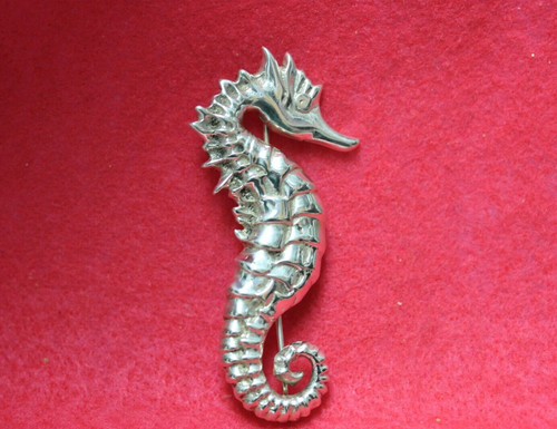 Beautiful Sterling Silver Seahorse Pin 19.3g
