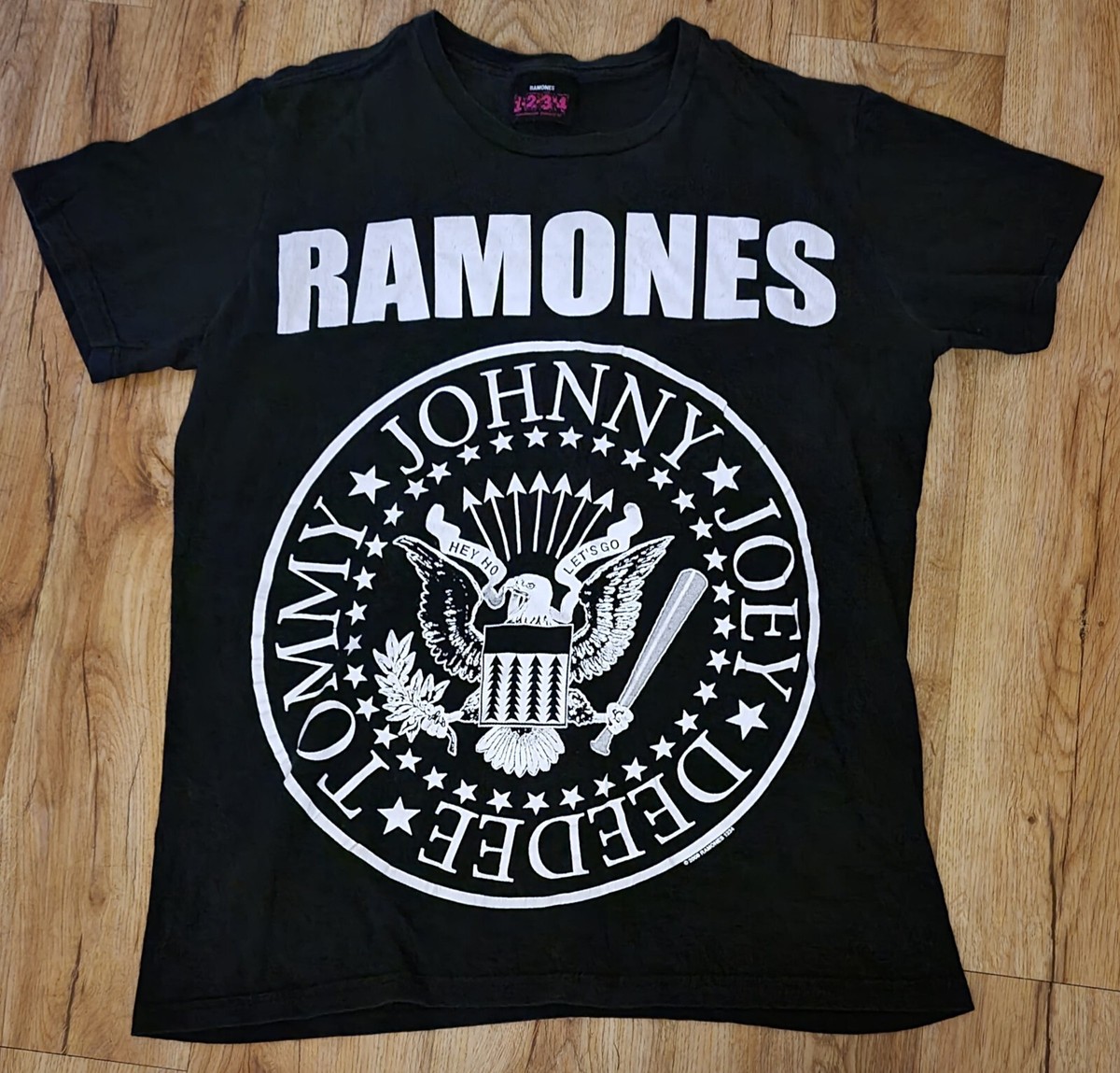 Ramones Vintage 2006 Black 1234 T-Shirt men's size-Large | eBay Ramones Vintage 2006 Black 1234 T-Shirt men's size-Large | eBay