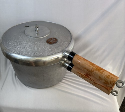 #ad Vintage National Presto Pressure Cooker 2 1 2 Quart Wood Handles Model 40 H USA $24.87